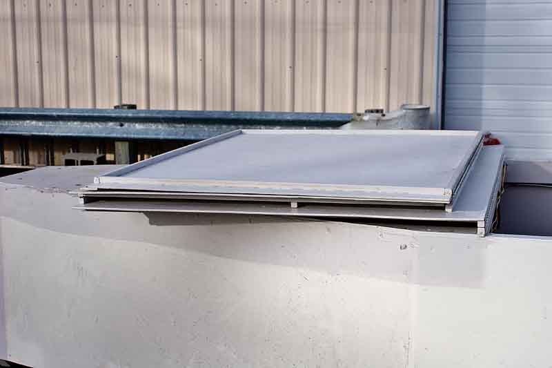 IMG_8523_800w.jpg - The top can be folded flat to the front of the box for unrestricted access.